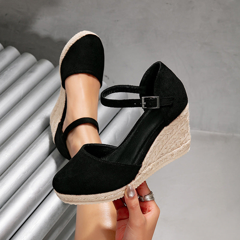 Damen Wedge-Sandalen mit eleganten Riemen und Raffia-Details Nord Taschen