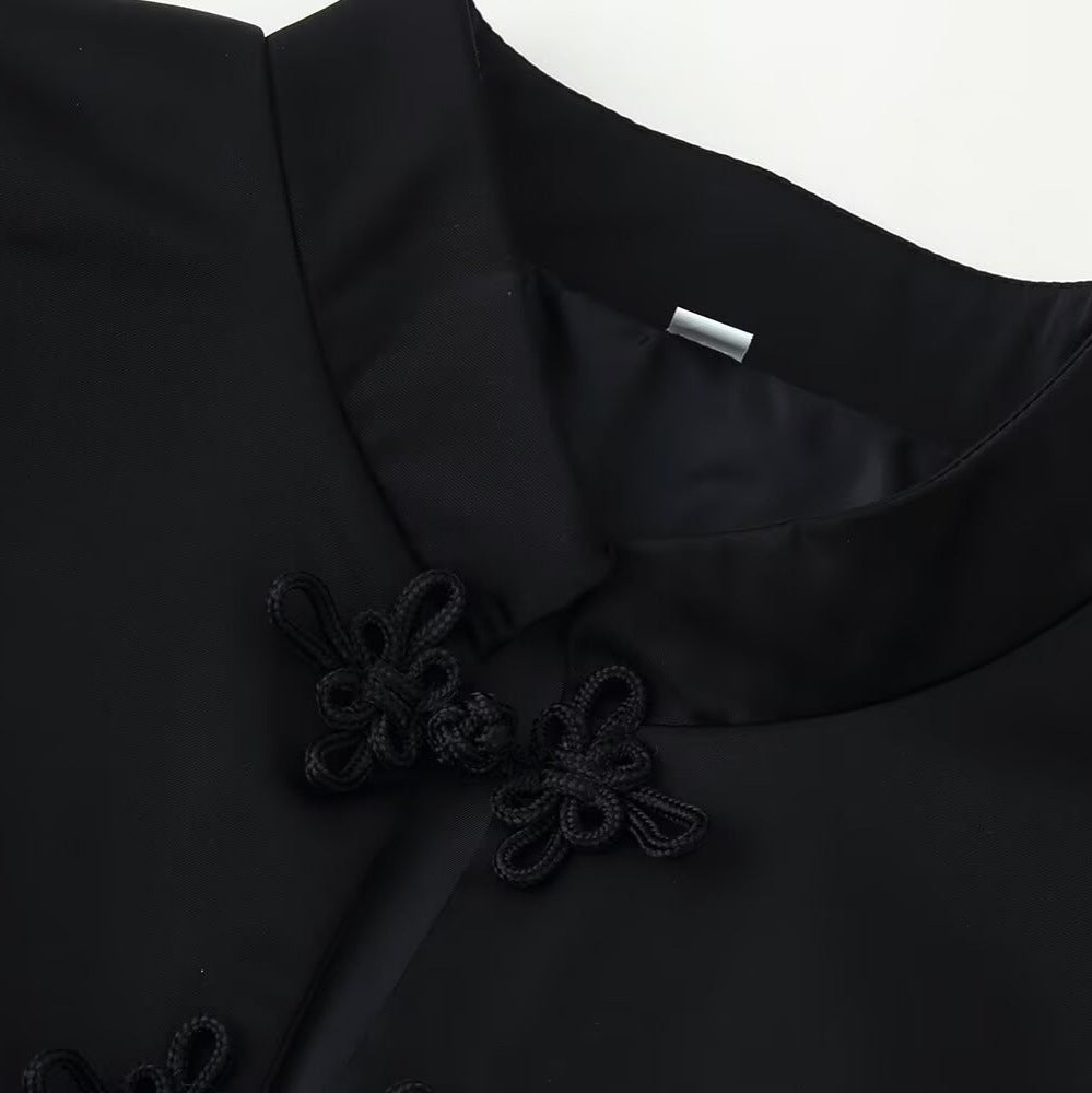 Damen Taillierte Kurzjacke im Mandarinstil mit dekorativen Zierknoten Nord Taschen