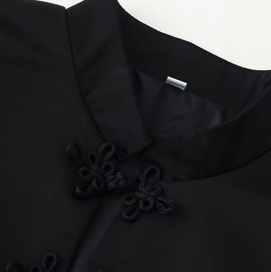 Damen Taillierte Kurzjacke im Mandarinstil mit dekorativen Zierknoten Nord Taschen