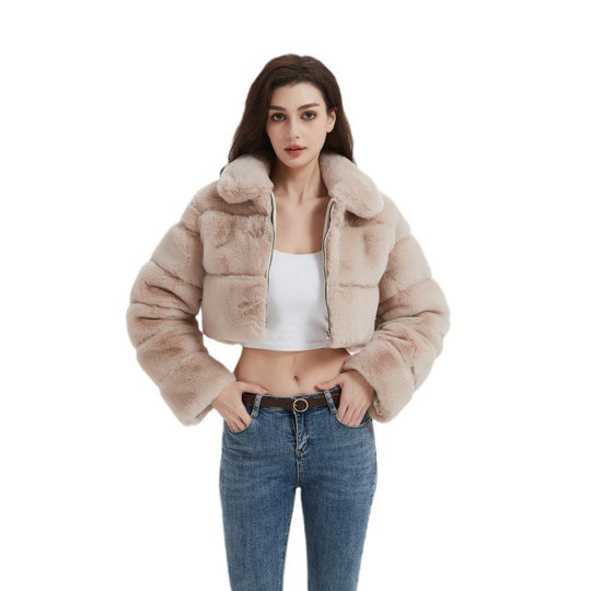 Damen Cropped Kunstpelzjacke mit horizontalen Volumenpaneelen, Steh-Umlegekragen und Reißverschluss Nord Taschen