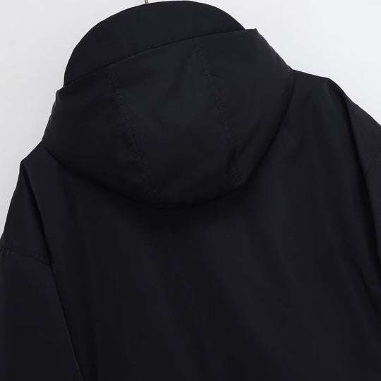 Damen Kurze boxy Funktionsjacke mit Kapuze, wattierter Isolierung und diagonalen Reißverschlusstaschen Nord Taschen