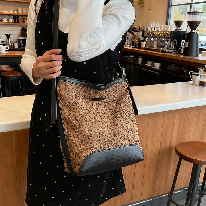 Damen Umhängetasche aus hochwertigem Wildleder mit elegantem Leopardenmuster Nord Taschen