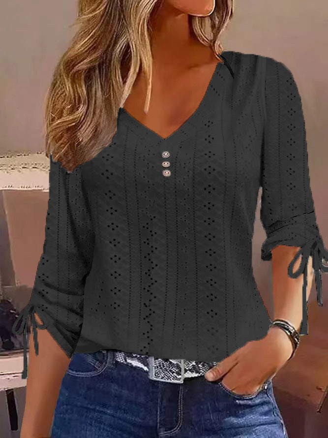Damen Lochstrick-Bluse mit V-Ausschnitt, Zierknopfleiste und Bindärmeln Nord Taschen