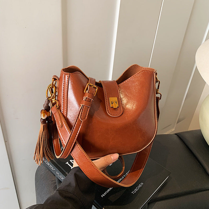 Damen Hobo-Tasche mit eleganten Fransen und modischen Details Nord Taschen