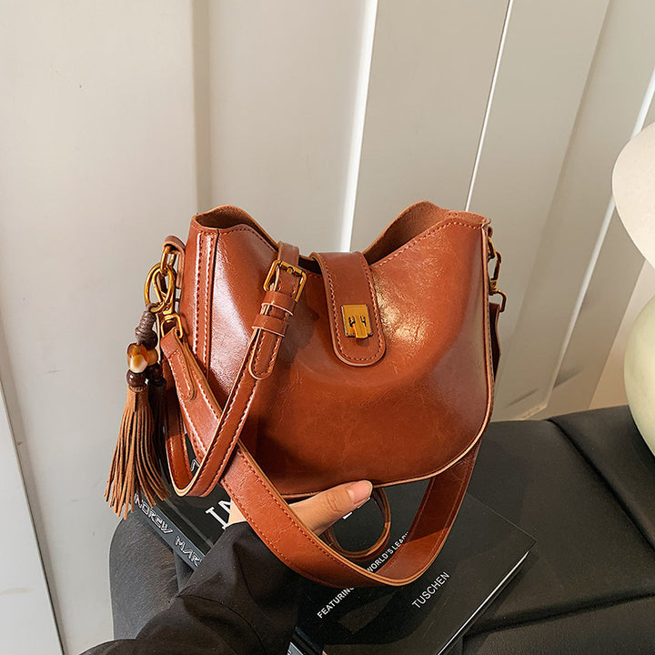 Damen Hobo-Tasche mit eleganten Fransen und modischen Details Nord Taschen