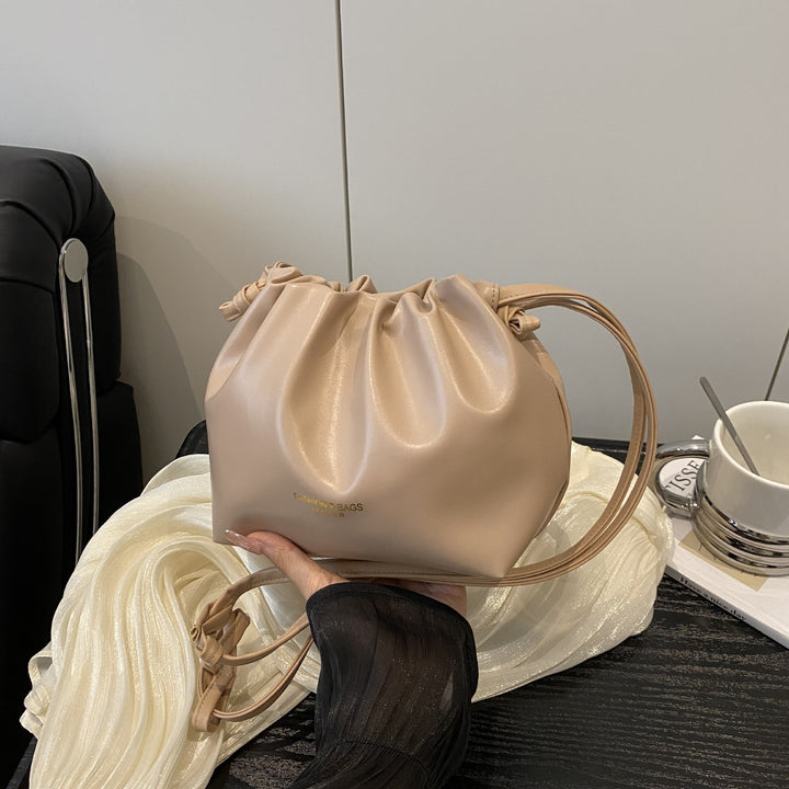 Damen Umhängetasche aus glattem Kunstleder mit verstellbarem Kordelzug Nord Taschen