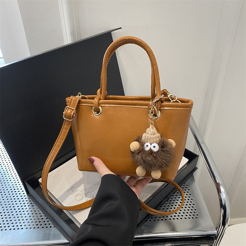 Damen modische Handtasche mit charmantem Anhänger und hochwertiger Verarbeitung Nord Taschen