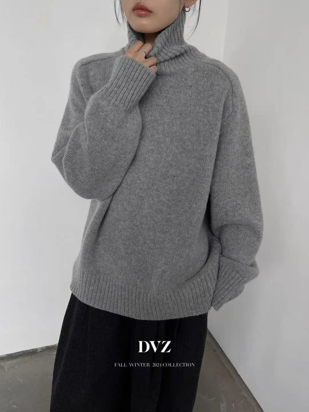 Damen Rollkragenpullover aus feinem Wollmix mit geradem Schnitt und breitem Rippkragen Nord Taschen