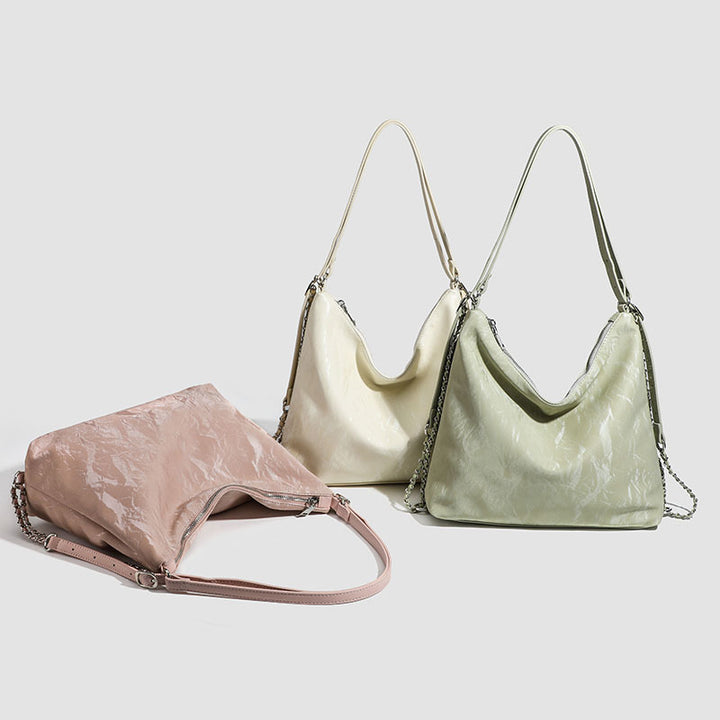 Damen Hobo-Tasche mit großzügigem Innenraum und eleganter Kettenapplikation Nord Taschen