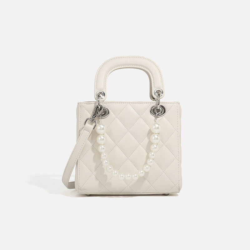 Damen Mini-Handtasche mit perlenverzierter Kette und quiltetem Design Nord Taschen