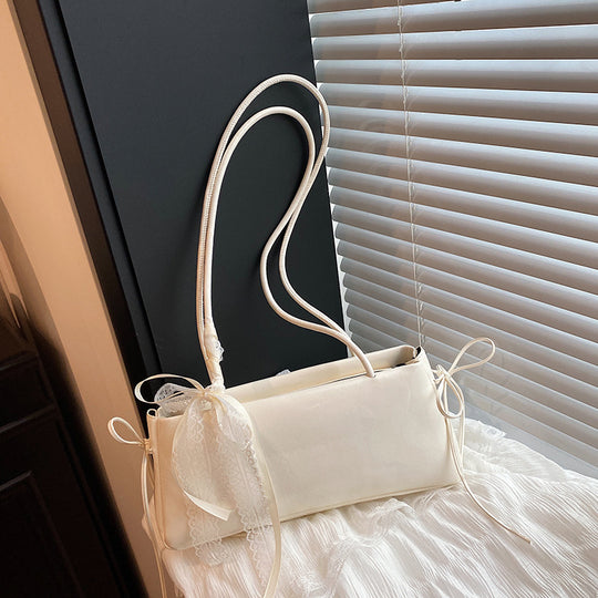 Damen modische Handtasche im eleganten Design mit seidig glänzender Oberfläche Nord Taschen