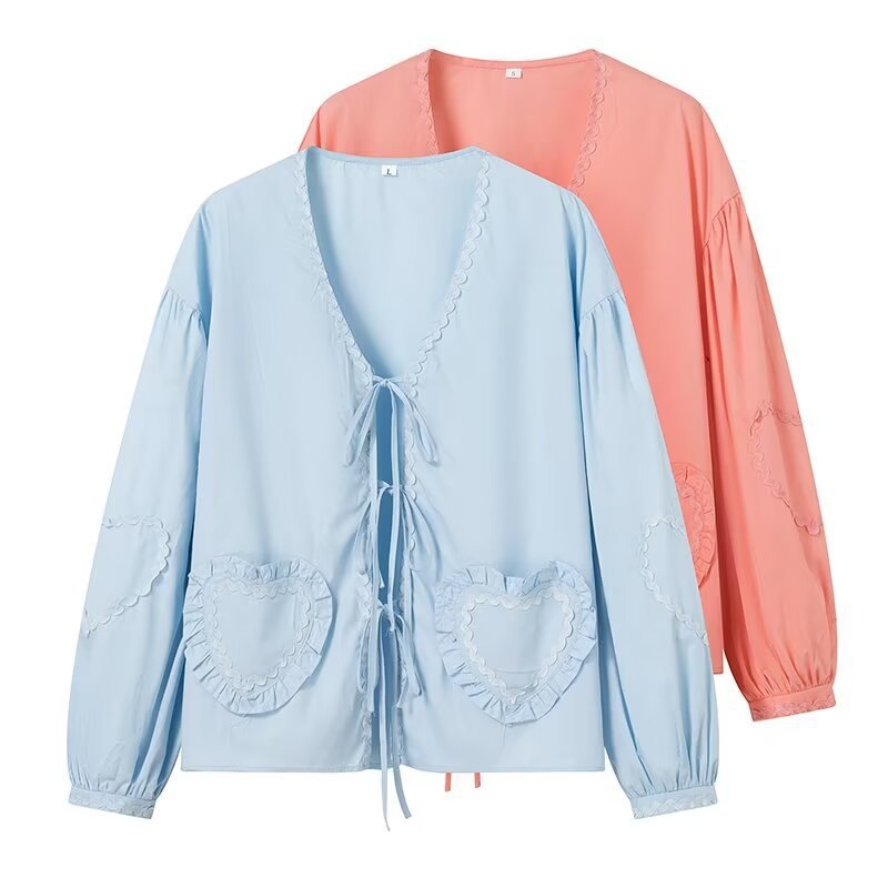 Damen Langärmlige V‑Ausschnitt Bluse mit Bindebändern und Herz‑Rüschentaschen Nord Taschen