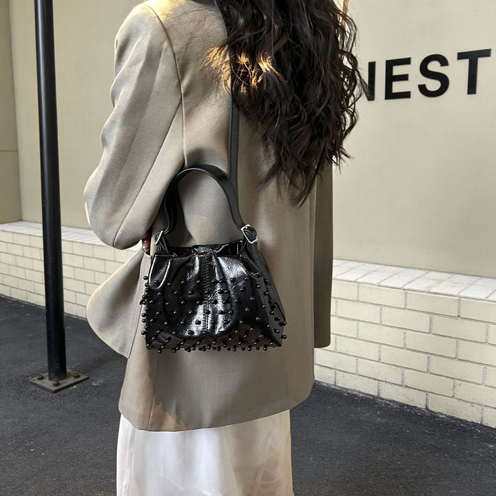 Damen Schultertasche mit strukturiertem Design und dekorativen Perlen Nord Taschen