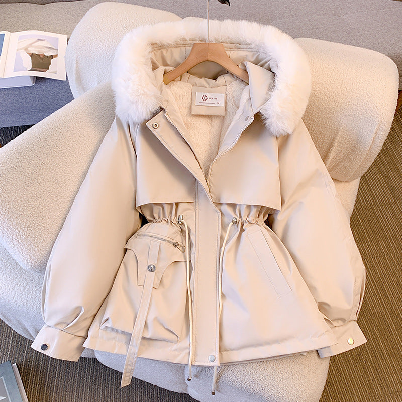 Damen nan kurze Utility-Parka mit Kordelzugtaillierung, abnehmbarem Webpelzkragen und asymmetrischen Taschen Nord Taschen