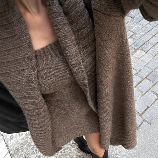 Damen Strick-Set Maxi-Cardigan mit Oversize-Schalkragen und figurbetontem Trägerkleid Nord Taschen