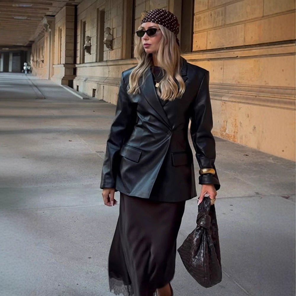 Damen Taillierter Longblazer aus Lederoptik mit Schulterpolstern und Pattentaschen Nord Taschen