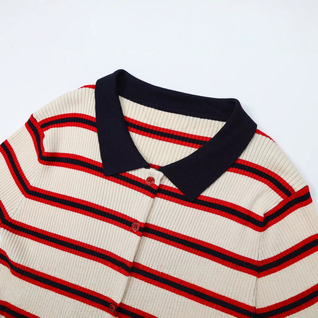 Damen Kurzarm-Rippenstrick-Cardigan mit Polokragen, Knopfleiste und Rüschensaum Nord Taschen