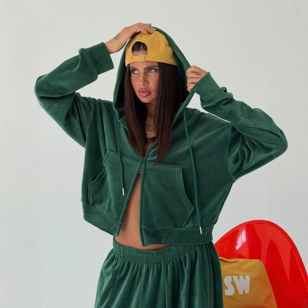 Damen Velours-Set Oversize mit Cropped-Zip-Hoodie und weiter Bundfaltenhose Nord Taschen