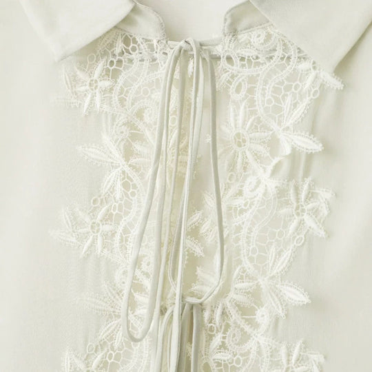 Damen Romantische Tunika‑Bluse mit Spitzenapplikation, Volantsaum und Ballonärmeln Nord Taschen