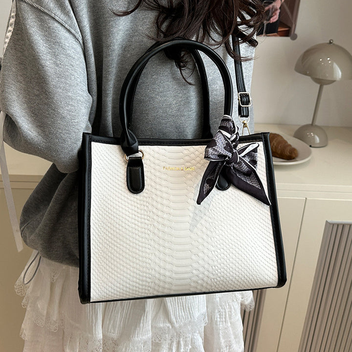Damen stilvolle Handtasche mit geflochtenem Design und dekorativem Schleifenband Nord Taschen