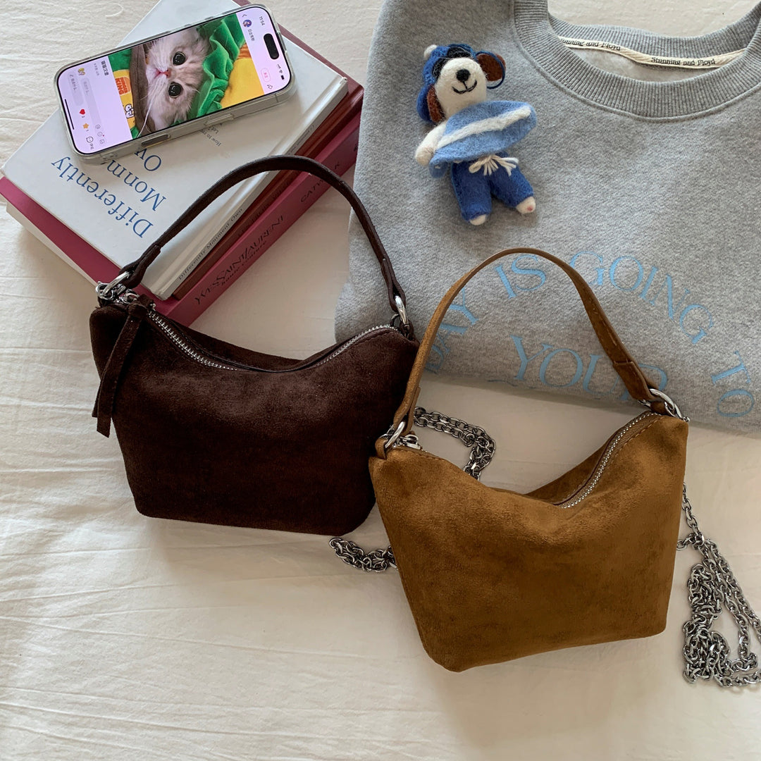 Damen Veloursleder Hobo-Tasche mit dekorativem Kettenhenkel Nord Taschen