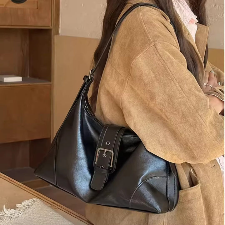 Damen Hobo-Tasche mit modischem Kettenakzent und verstellbarem Schulterriemen Nord Taschen