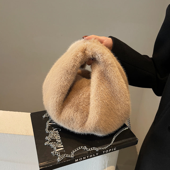 Damen Hobo-Tasche aus weichem Plüsch mit elegantem Kettenakzent Nord Taschen
