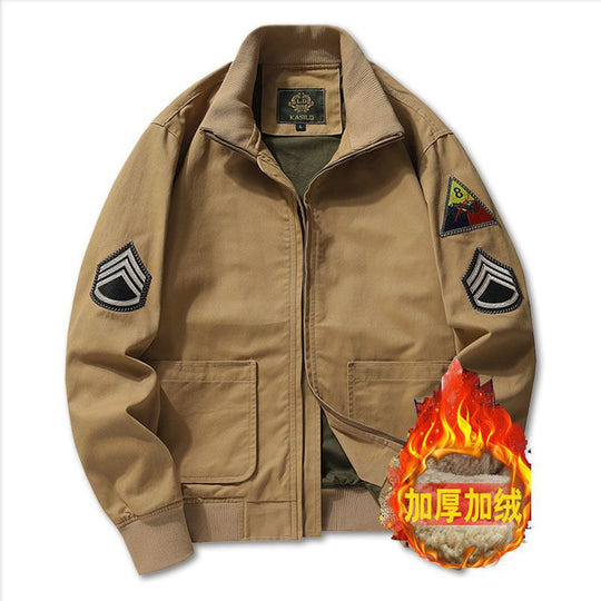 Herren Canvas‑Bomberjacke im Worker‑Blousonstil mit Abzeichen‑Patches und geripptem Kragen Nord Taschen