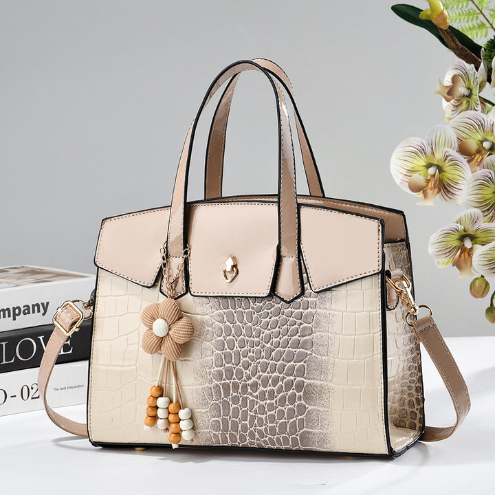 Damen elegante Handtasche mit Kroko-Prägung und charmantem Blumenanhänger Nord Taschen