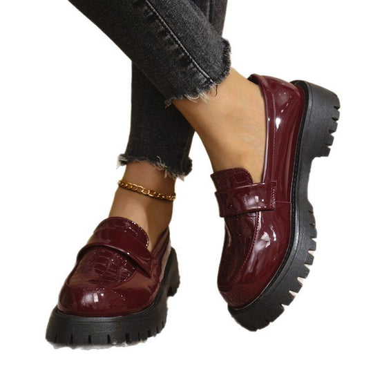 Damen  Lack-Loafer mit profilierter Traktorsohle, Krokoprägung und gepolstertem Komfortfußbett Nord Taschen