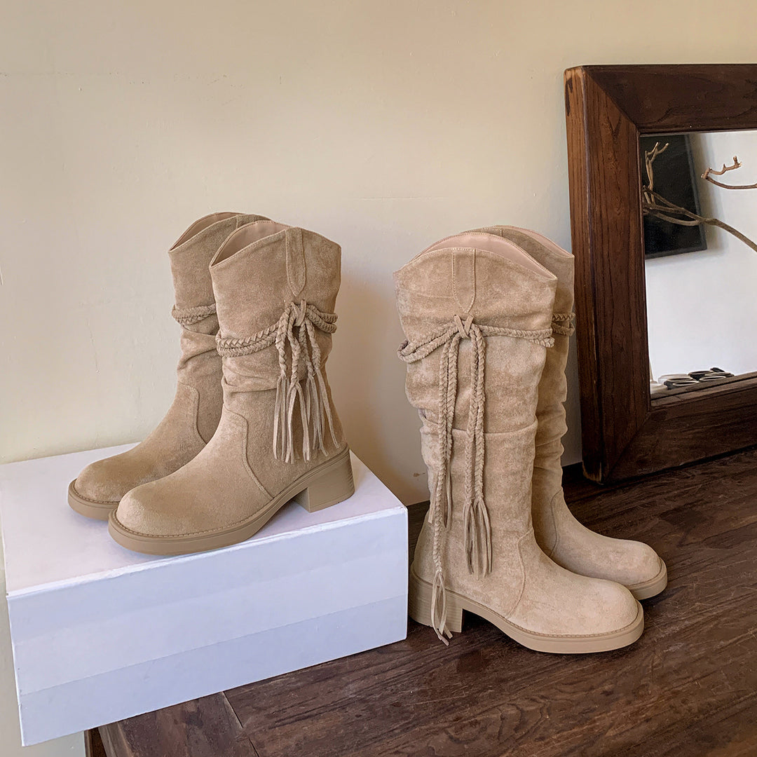 Damen Wadenhohe Veloursleder-Stiefel mit geflochtenem Quastenriemen Nord Taschen