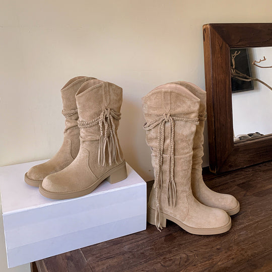Damen Wadenhohe Veloursleder-Stiefel mit geflochtenem Quastenriemen Nord Taschen