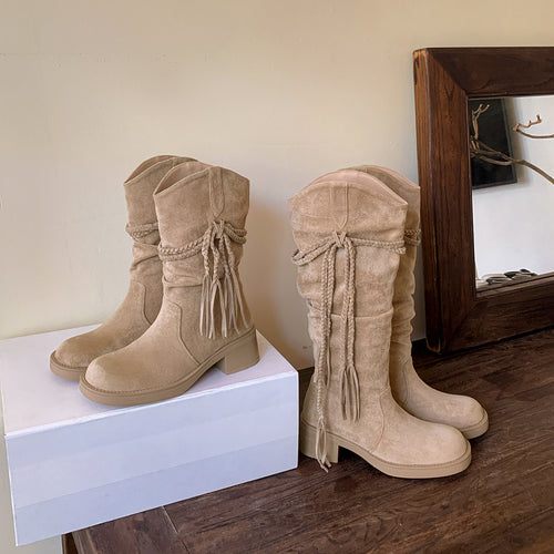 Damen Wadenhohe Veloursleder-Stiefel mit geflochtenem Quastenriemen Nord Taschen