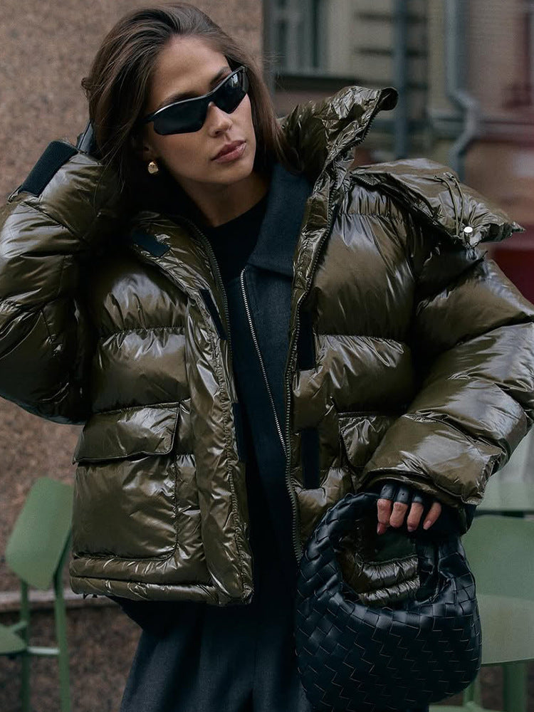 Damen wattierte Kurzjacke mit Hochglanzfinish, Oversize-Schnitt und Kapuze Nord Taschen
