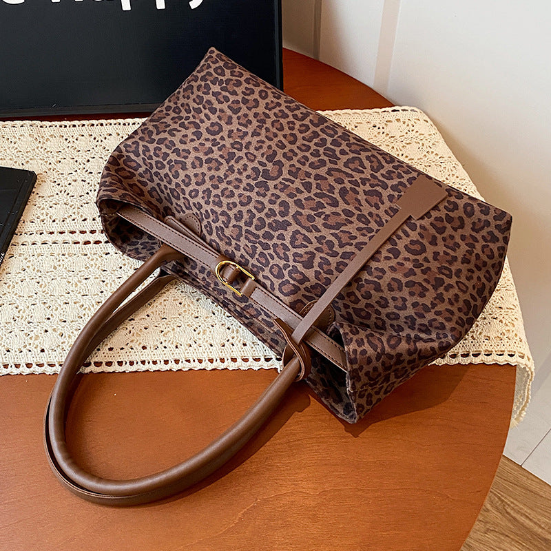 Damen modische Umhängetasche im eleganten Leo-Design Nord Taschen