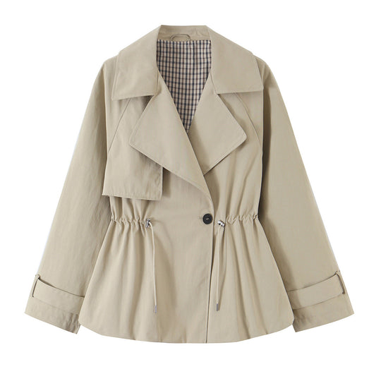 Damen Kurzjacke im Trenchstil mit verstellbarem Kordelzug und auffälligem Revers Nord Taschen