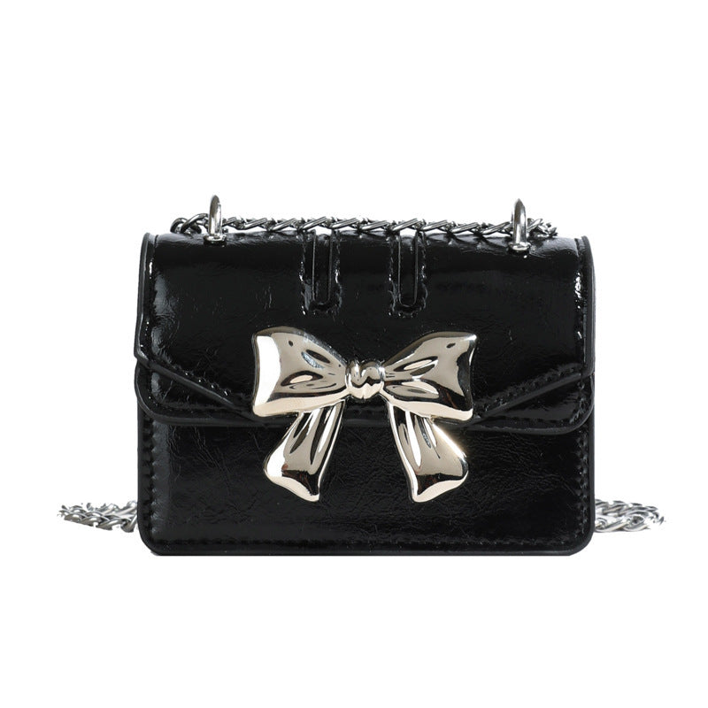 Damen Mini-Handtasche mit schimmerndem Schleifenverschluss Nord Taschen