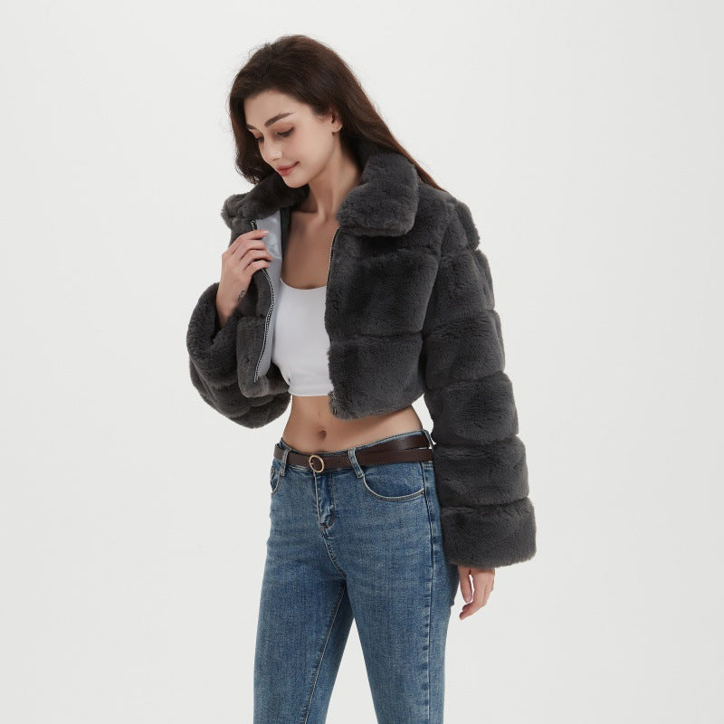Damen Cropped Kunstpelzjacke mit horizontaler Panelstruktur und Reißverschluss Nord Taschen