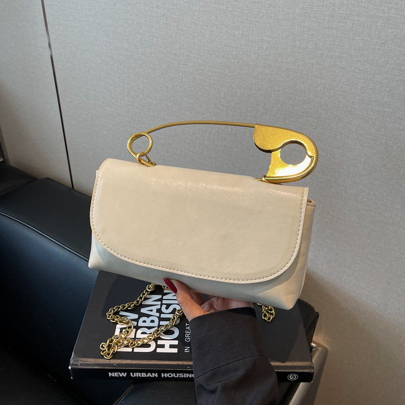 Damen elegante Handtasche mit künstlerischem Metallgriff Nord Taschen