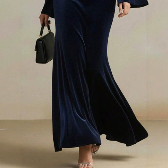 Damen Samt-Abendkleid mit Wasserfall-Ausschnitt, taillierter Silhouette und ausgestellten Trompetenärmeln Nord Taschen