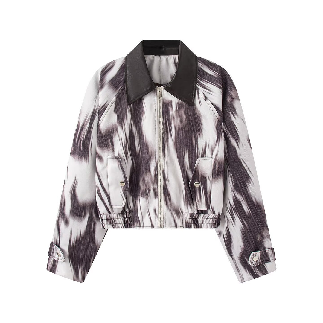 Damen Kurze Bomberjacke im Cropped-Style mit kontrastiertem Kunstlederkragen und abstraktem Print Nord Taschen