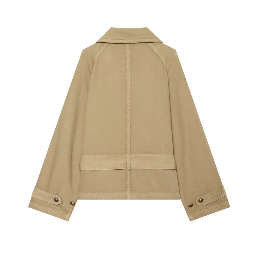 Damen Kurz geschnittene Trenchjacke mit Doppelknopfleiste, Schulterpatten und Taillengürtel Nord Taschen