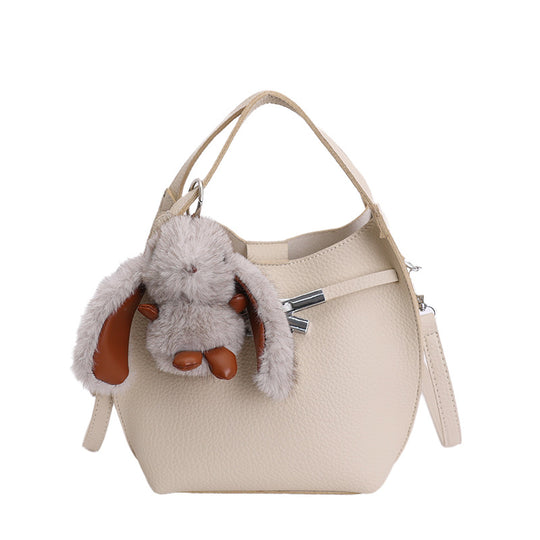 Damen Handtasche mit abnehmbarem Plüschanhänger Nord Taschen