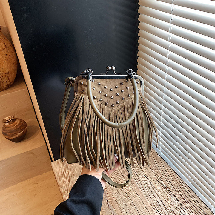 Damen modische Umhängetasche mit fransigen Details und Nieten Nord Taschen