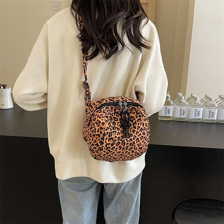 Damen Umhängetasche mit modischem Leopardenmuster und praktischem Fächerdesign Nord Taschen