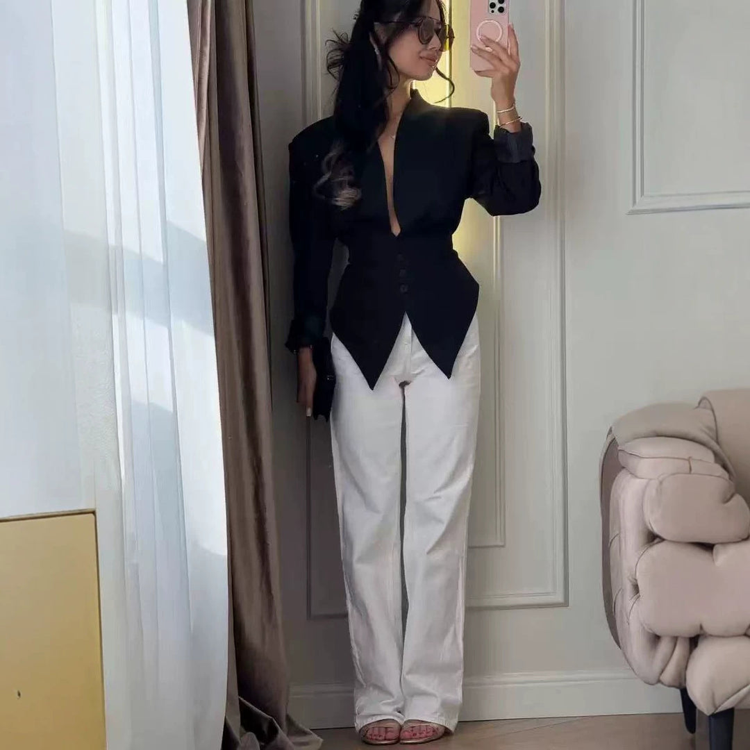Damen taillierter Blazer mit spitzem Schößchen und tiefem V-Ausschnitt Nord Taschen