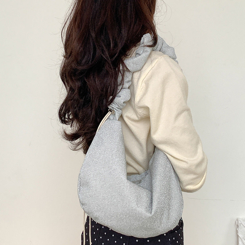 Damen Hobo-Tasche mit modischem Faltendesign und hochwertiger Oberflächenstruktur Nord Taschen