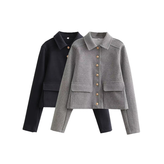 Damen Kurze Boxy-Wollmix-Jacke mit aufgesetzten Pattentaschen und goldfarbenen Zierknöpfen Nord Taschen