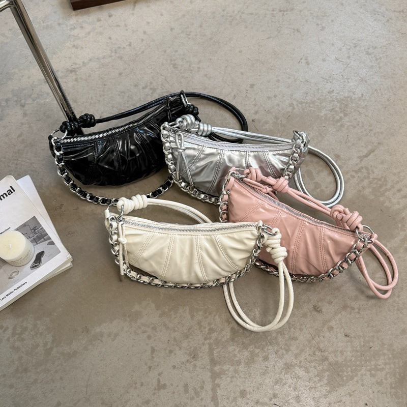 Damen Umhängetasche mit elegantem Kettenverlauf und hochglänzendem Finish Nord Taschen