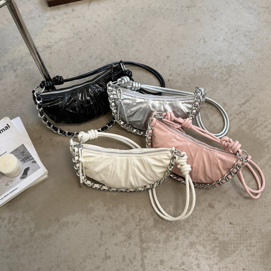 Damen Umhängetasche mit elegantem Kettenverlauf und hochglänzendem Finish Nord Taschen
